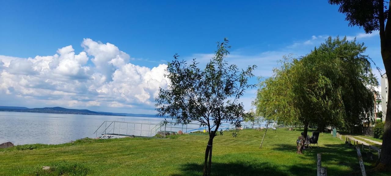 Suello Utcai Apartman Fonyod Vizparti Es Panoramas! On The Waterfront And With Balaton Panorama! Kültér fotó